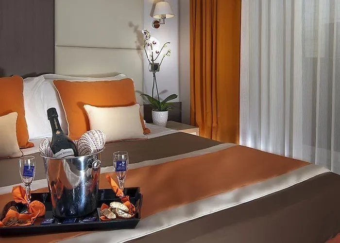 デメトラ ホテル 4*